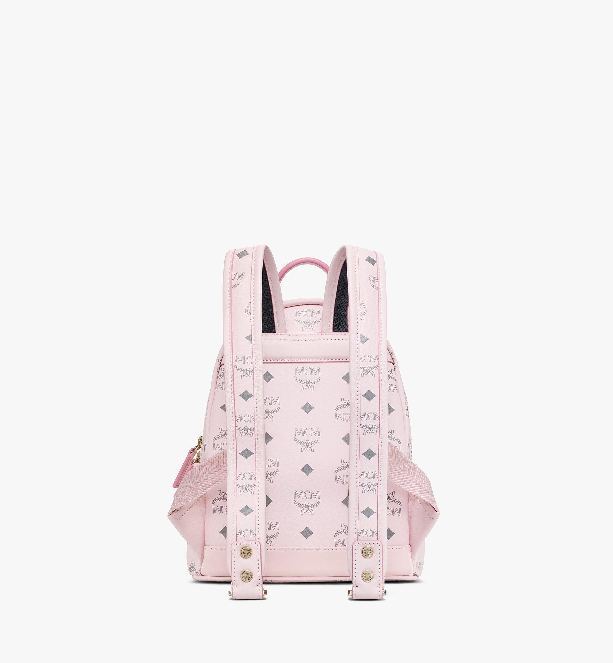 MCM 〈スターク〉 サイドスタッズ バックパック - ヴィセトス Pink MMKAAVE10QH001 ほかの角度から見る 2 MCM 〈スターク〉 サイドスタッズ バックパック - ヴィセトス Pink MMKAAVE10QH001 ほかの角度から見る 2