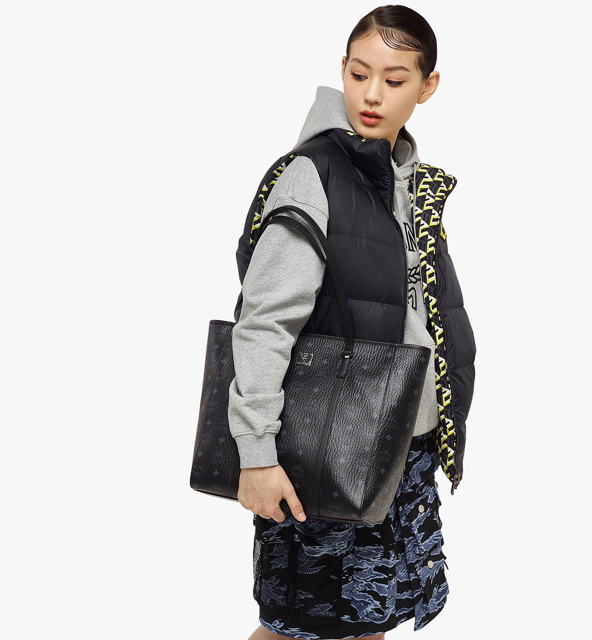 MCM 〈トニー〉ショッパーバッグ - ヴィセトス Black MWPAATN03BK001 ほかの角度から見る 4 MCM 〈トニー〉ショッパーバッグ - ヴィセトス Black MWPAATN03BK001 ほかの角度から見る 4