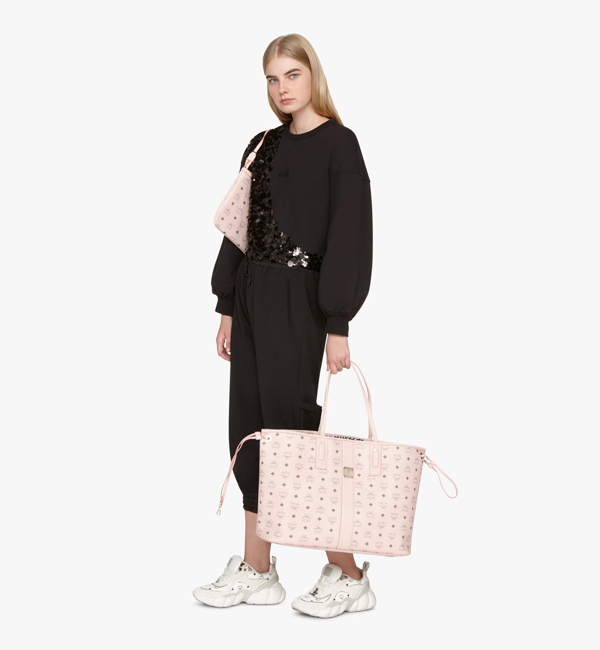 MCM 〈リズ〉リバーシブル ヴィセトス トートバッグ Pink MWP7AVI21QH001 ほかの角度から見る 2 MCM 〈リズ〉リバーシブル ヴィセトス トートバッグ Pink MWP7AVI21QH001 ほかの角度から見る 2