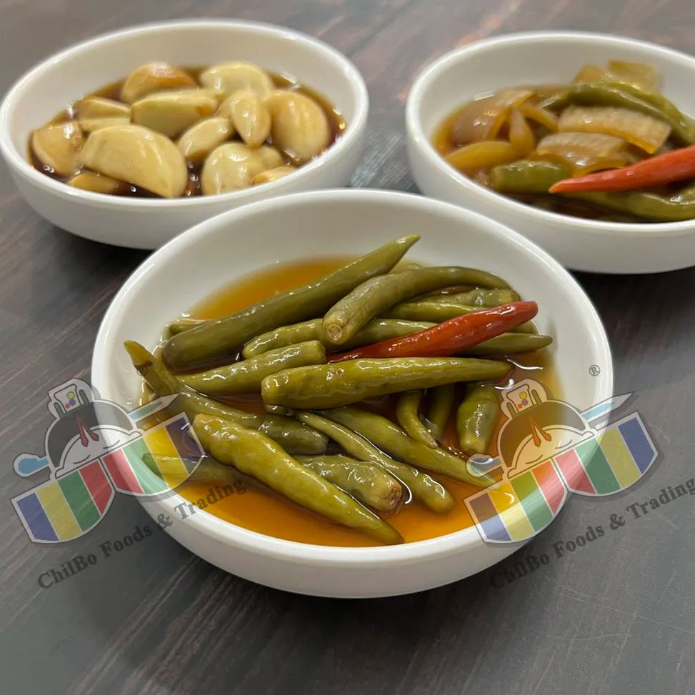Pickled Garlic / Leek / Chili Padi / Onion 마늘 / 대파 / 칠리 파디 (고추) / 양파 절임