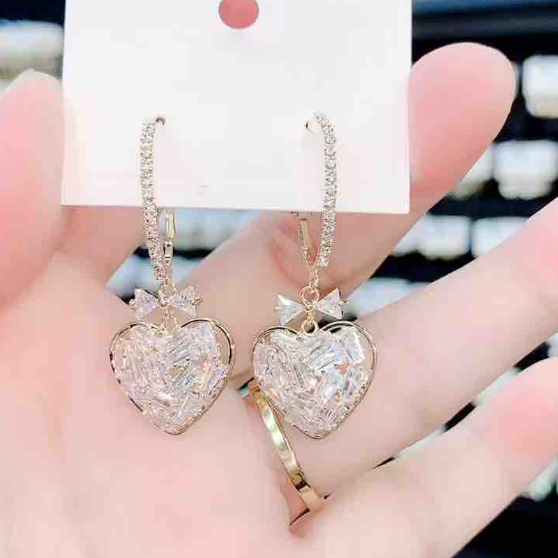 愛心鏤空滿鑽耳環-FANYIACC