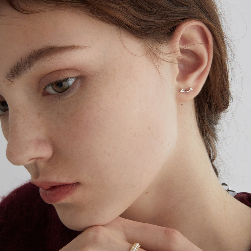 925銀針簡約微笑耳針-FANYIACC