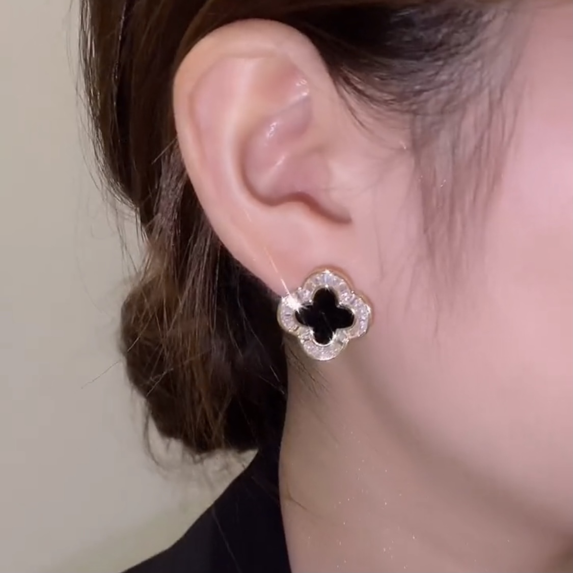 四葉草花朵白貝母耳環