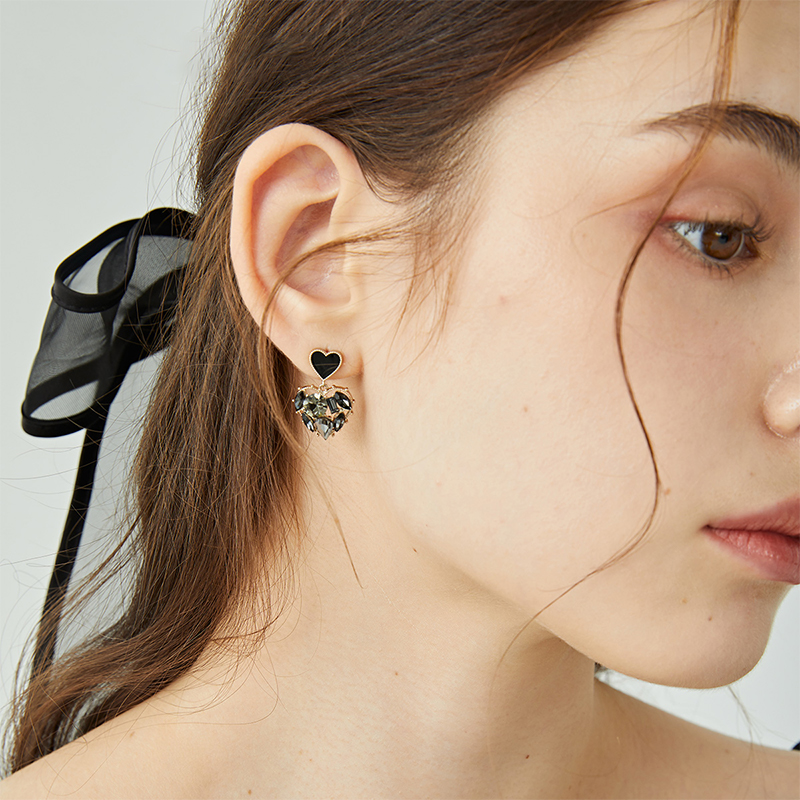 黑色水鑽愛心耳環