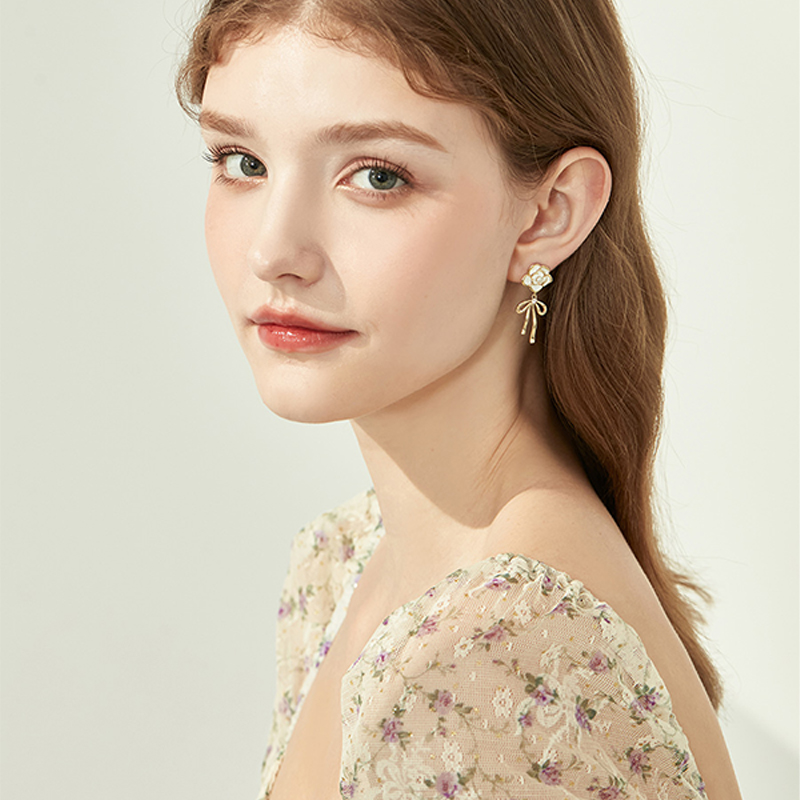 山茶花蝴蝶結耳環