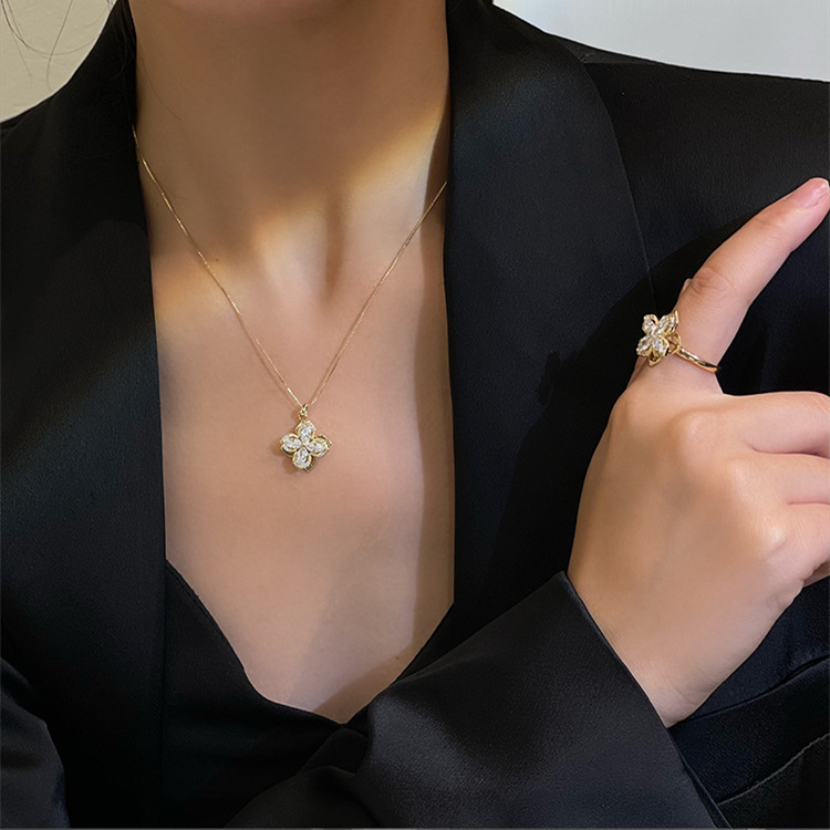 幸運旋轉四瓣花項錬-FANYIACC