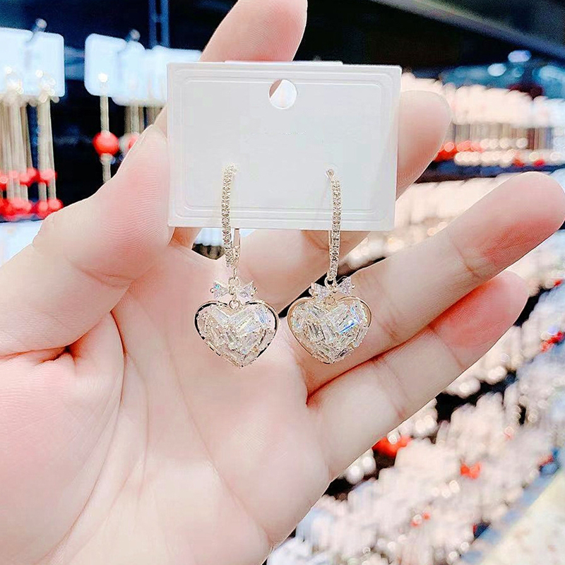 愛心鏤空滿鑽耳環-FANYIACC