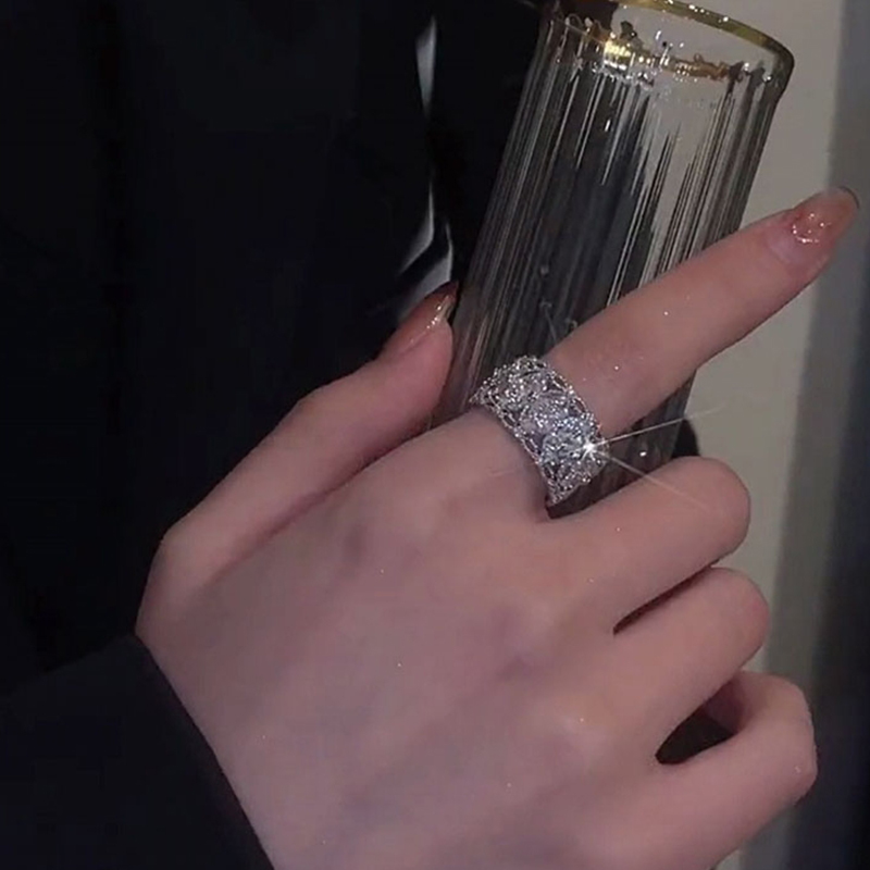 閃耀滿天星莫桑鑽戒指