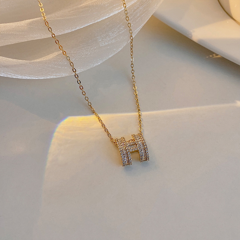 微鑲滿鑽字母H設計感項錬