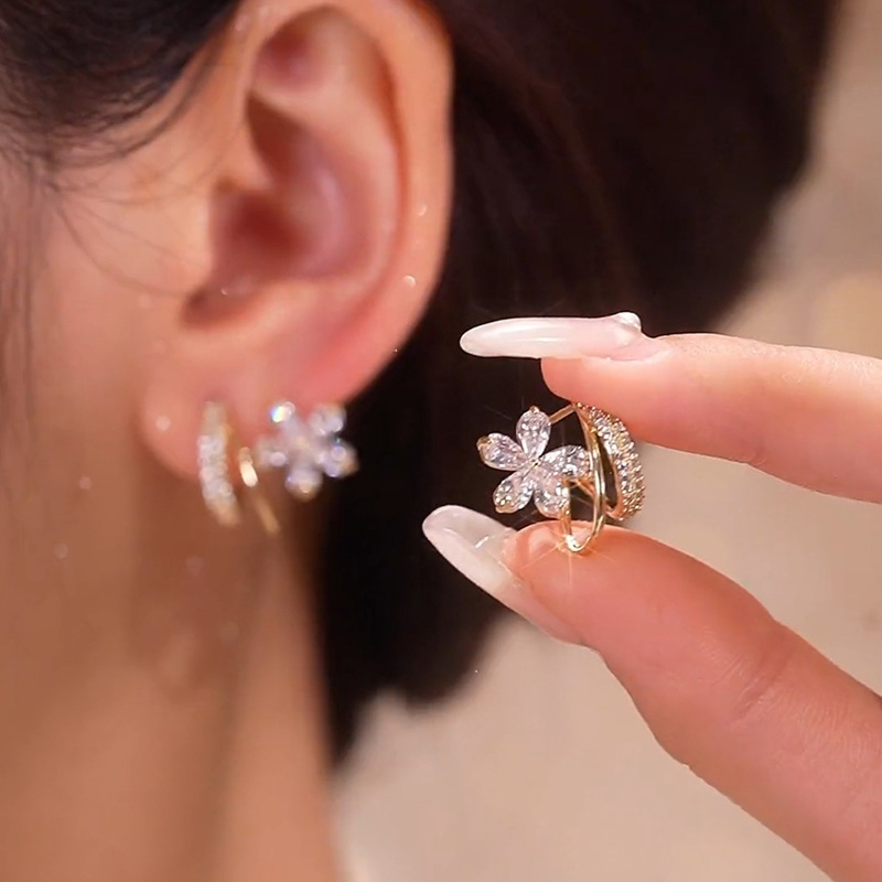 五朵花瓣鋯石耳環