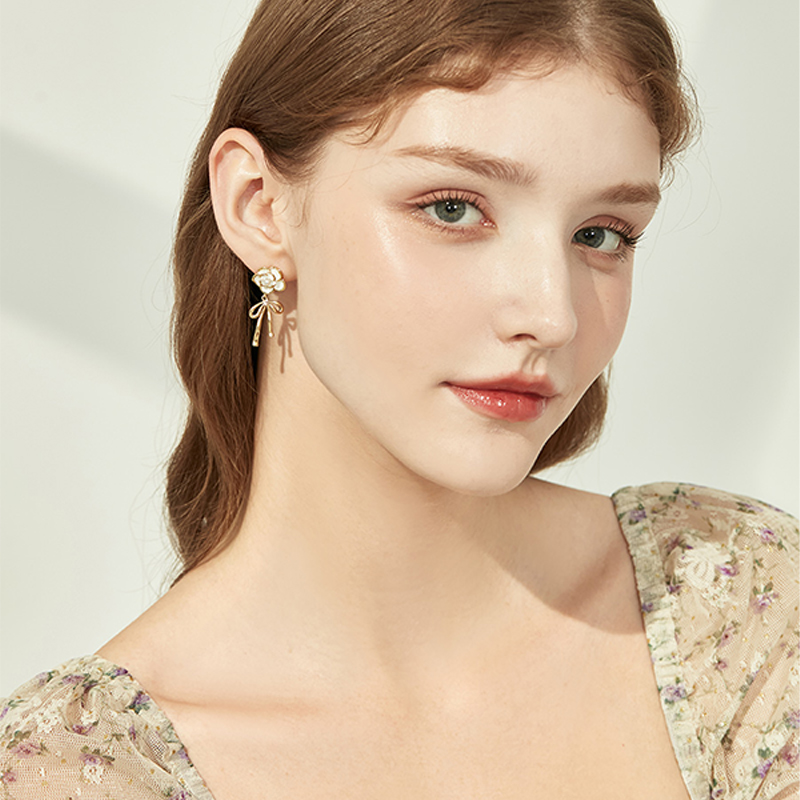 山茶花蝴蝶結耳環