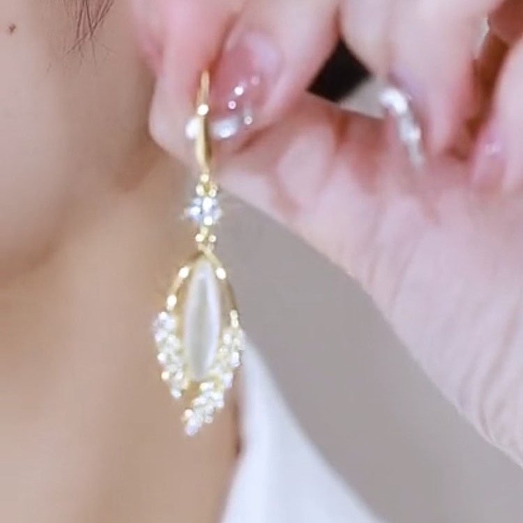 金枝玉葉 鋯石耳環-FANYIACC