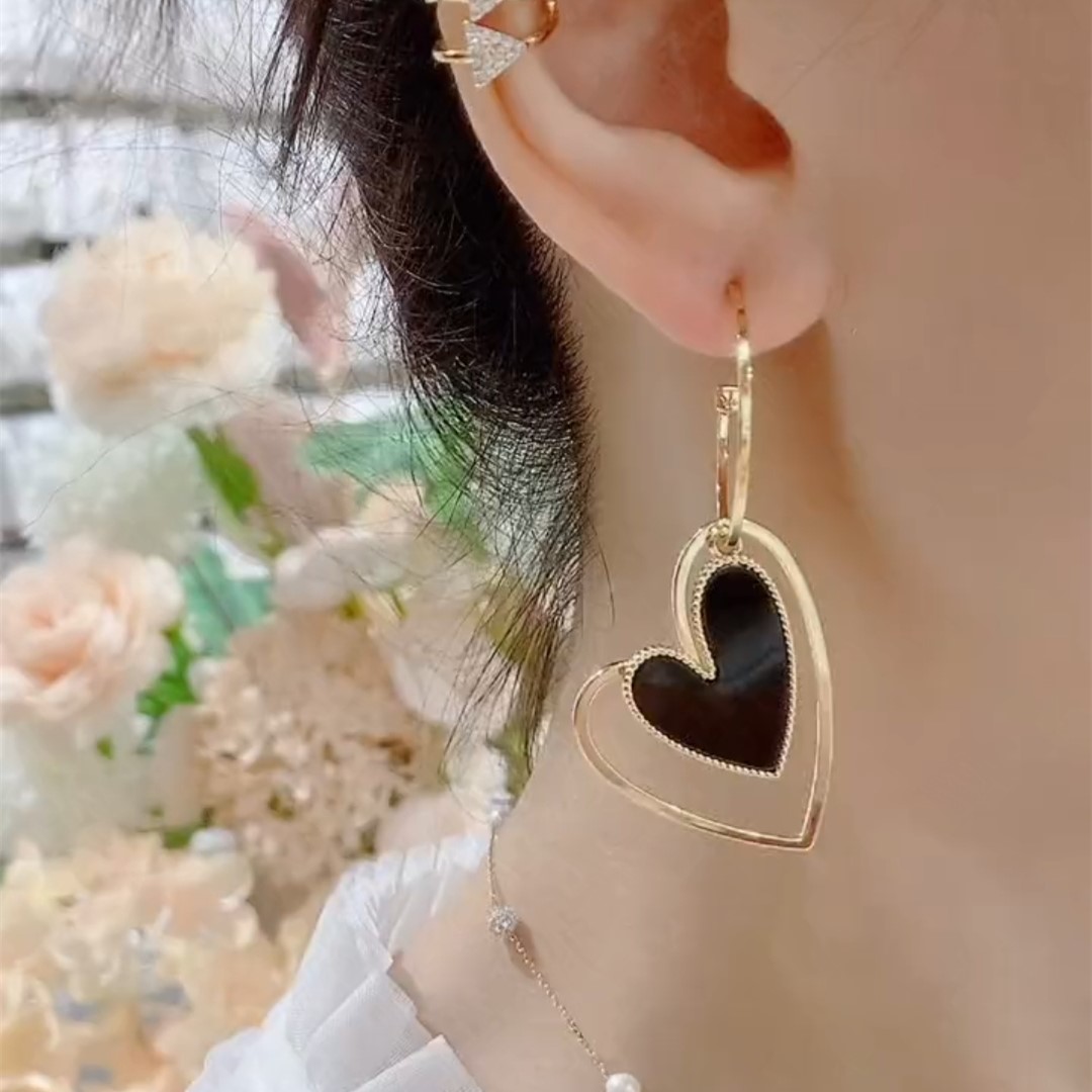 不對稱黑色愛心流蘇耳環-FANYIACC