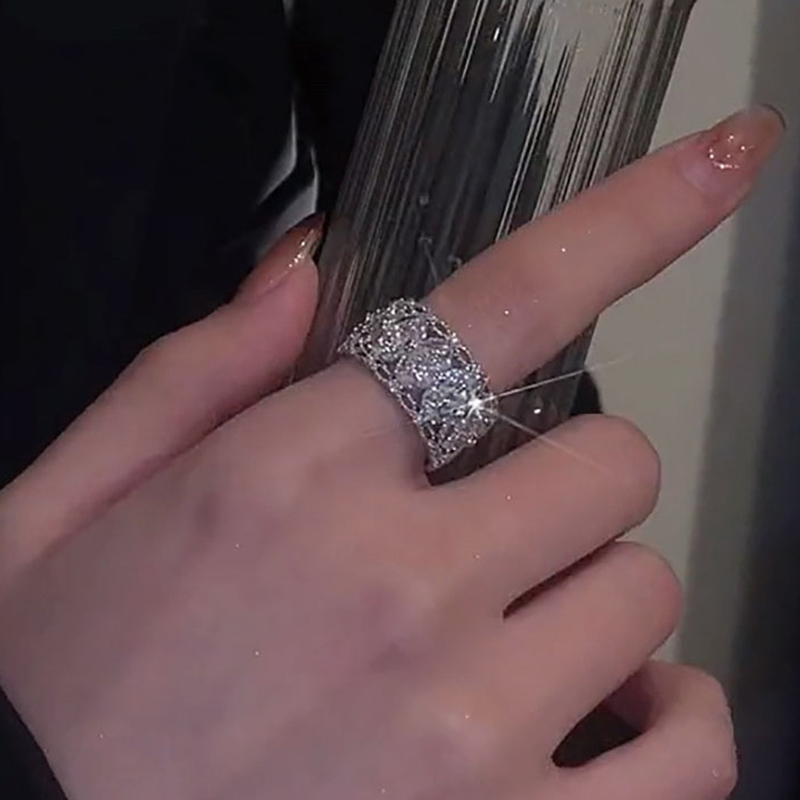 閃耀滿天星莫桑鑽戒指