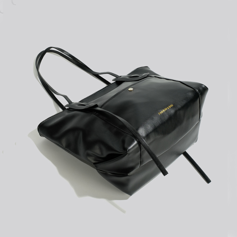 純色牛皮 大容量時尚托特包  底部展示