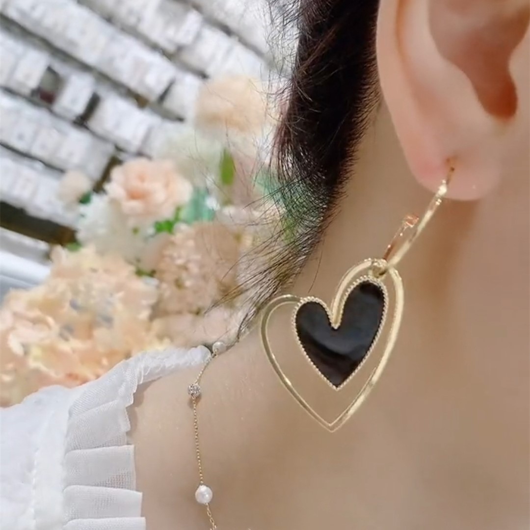 不對稱黑色愛心流蘇耳環-FANYIACC