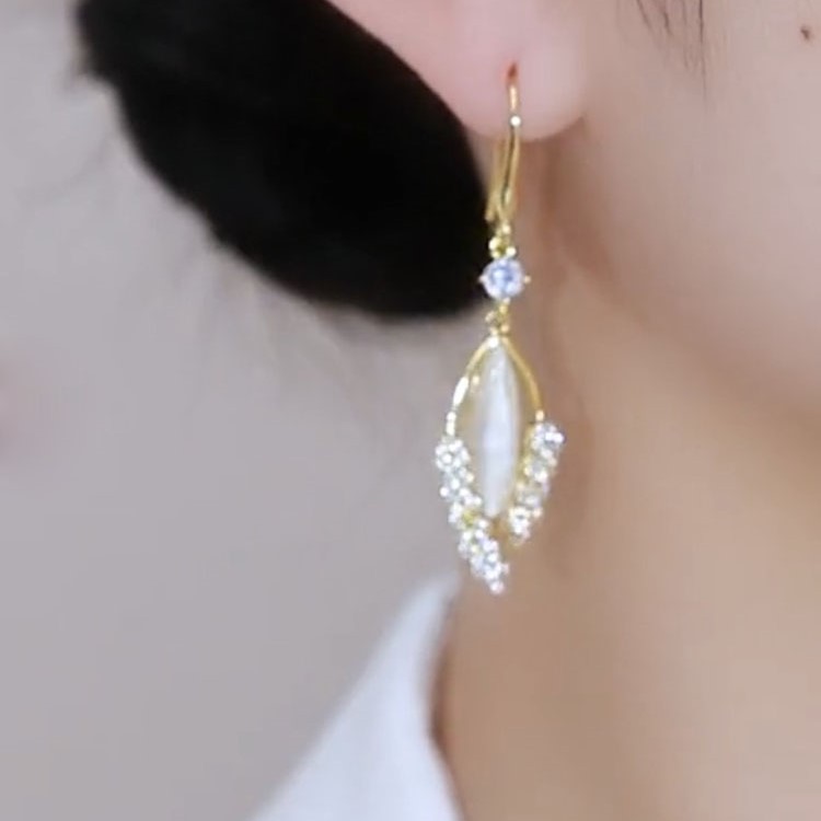 金枝玉葉 鋯石耳環-FANYIACC