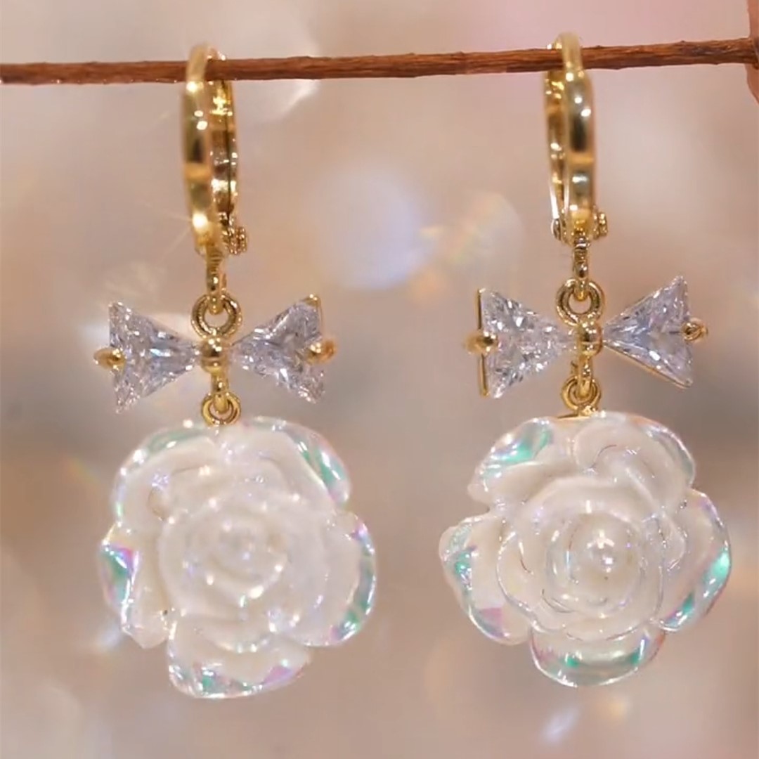 蝴蝶結白色滴油花朵耳扣-FANYIACC