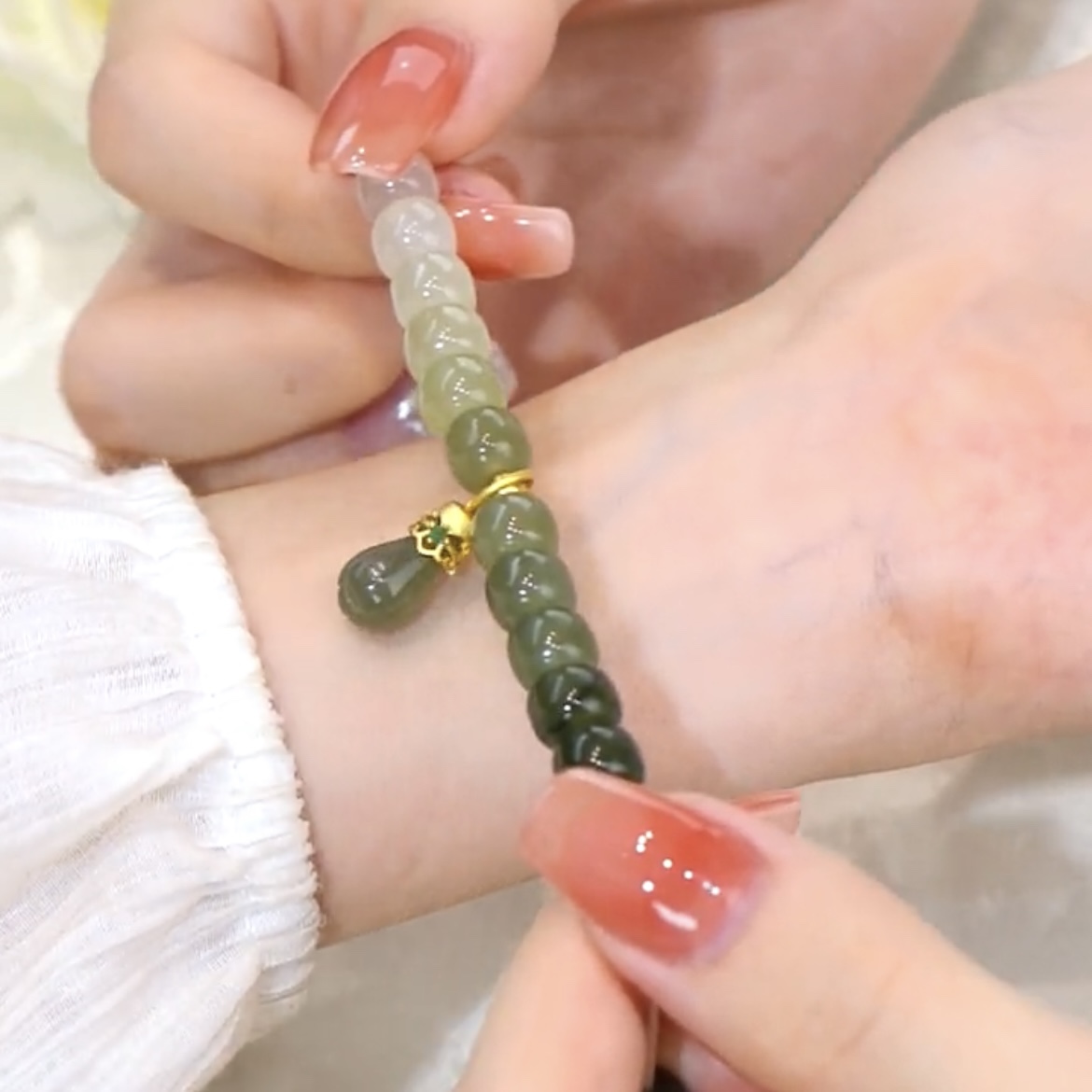 漸變玉蘭花和田玉手錬-FANYIACC