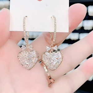 愛心鏤空滿鑽耳環-FANYIACC