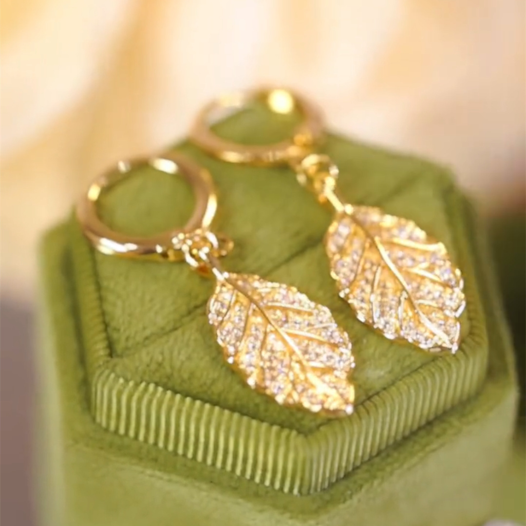 金枝玉葉 滿鑽樹葉亮片耳環-FANYIACC