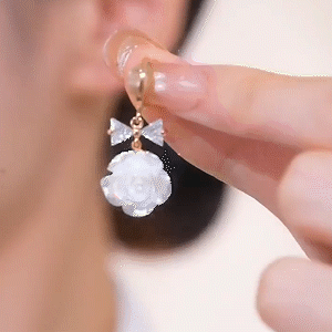 蝴蝶結白色滴油花朵耳扣-FANYIACC