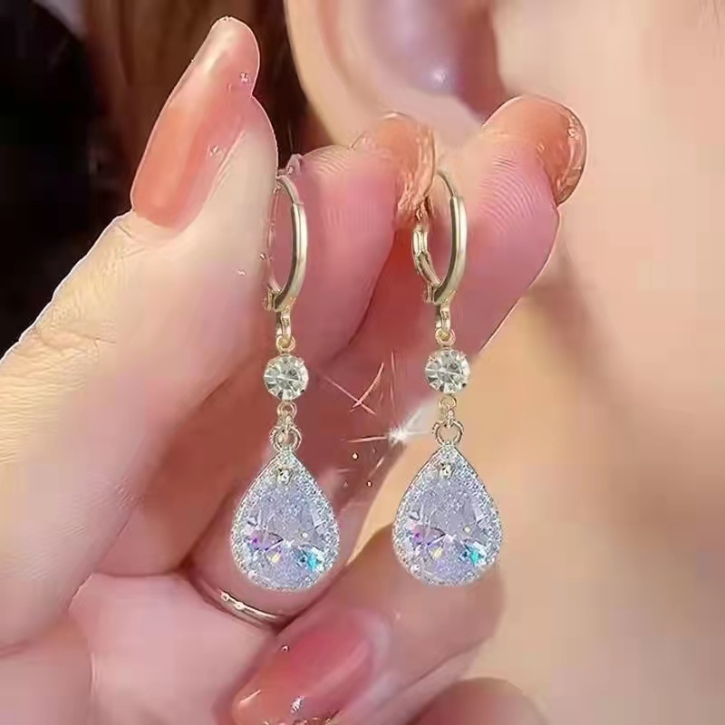 超閃鋯石碎鑽耳環-FANYIACC