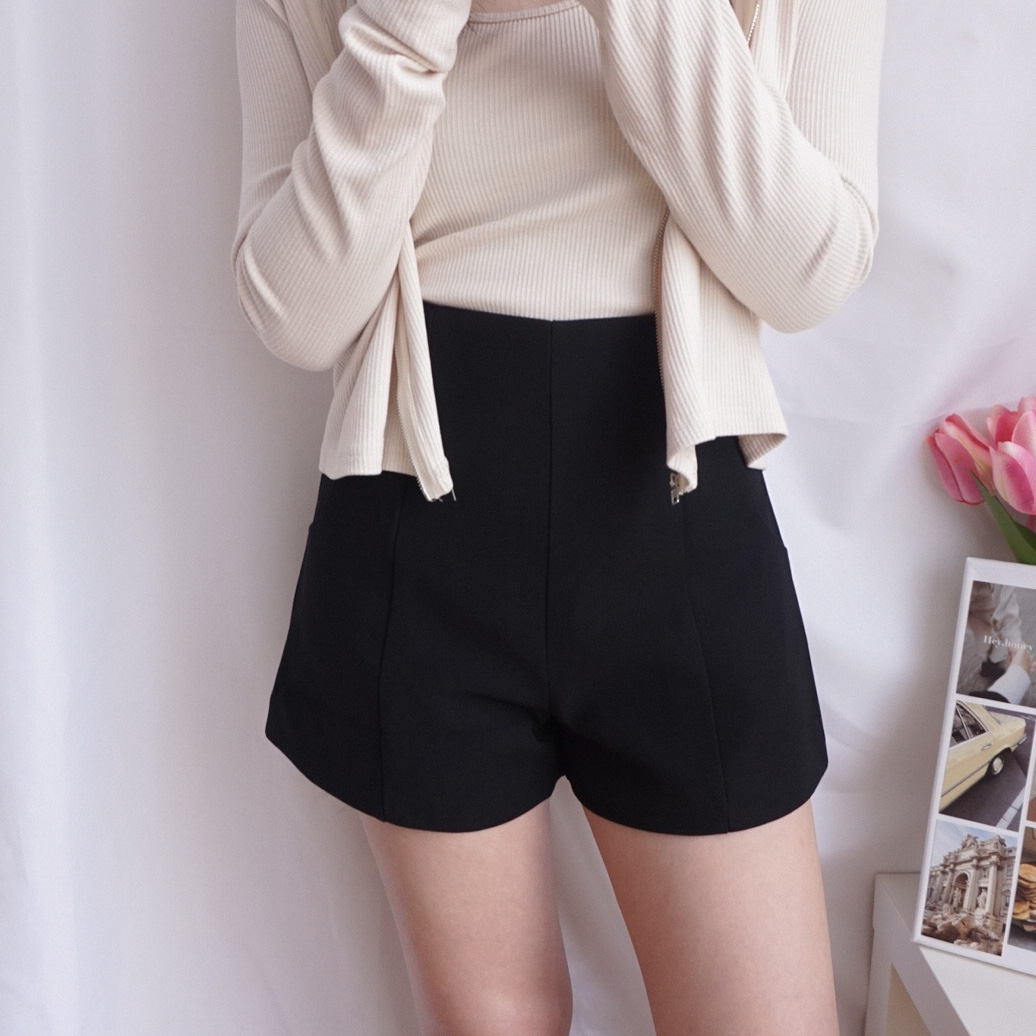 [REJECTED SALE] -5kg Basic HW Comfy Shorts 巨百搭高腰显瘦黑短西裤 (White)