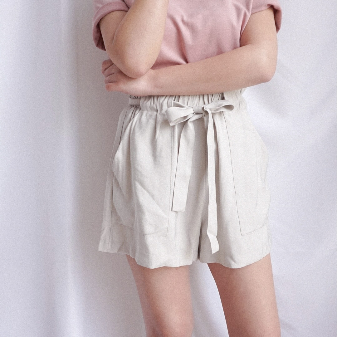 B’ Belted Paperbag High Waist Shorts in Ivory 白茶花苞短裤