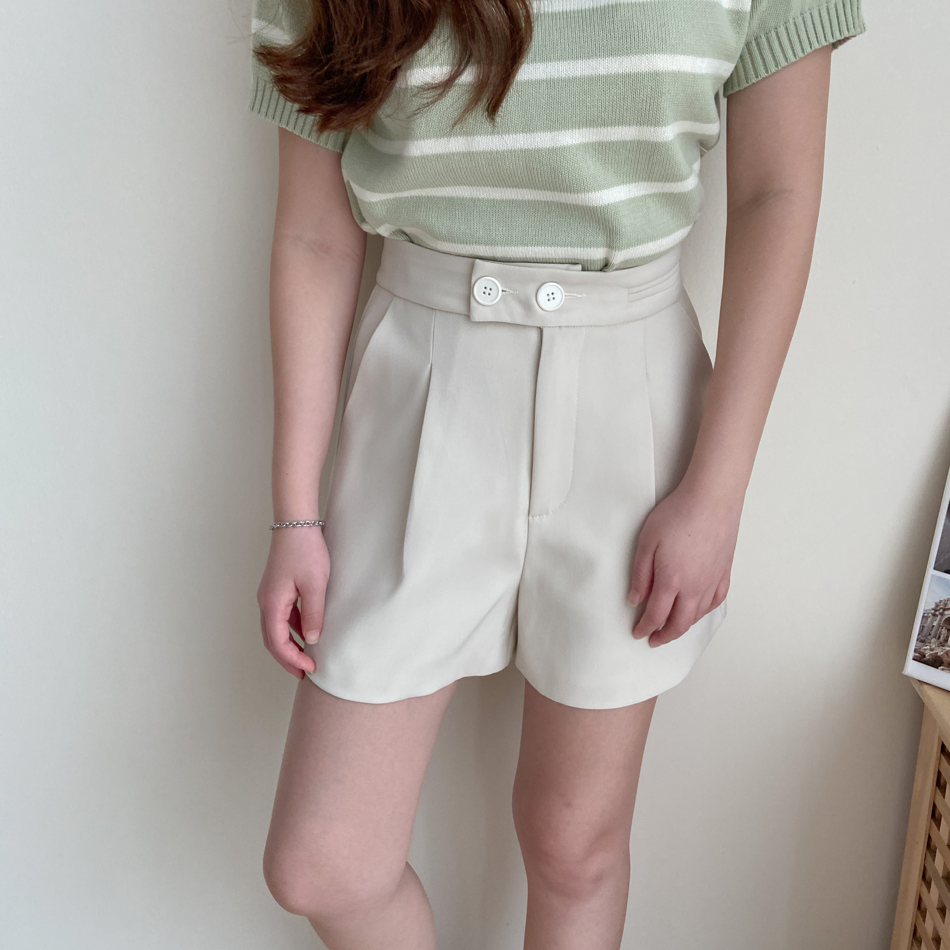 Duo Buttons Suit Shorts in Ivory 温柔杏双扣西装高腰短裤