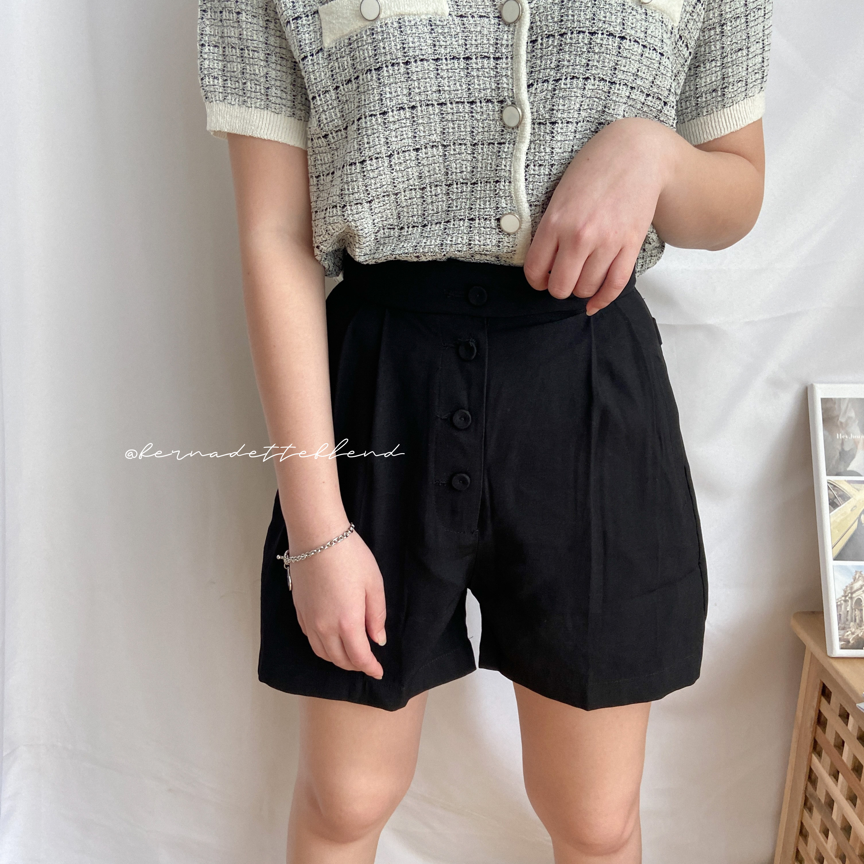 HW Button Linen Shorts 高腰棉麻短裤 (White) 