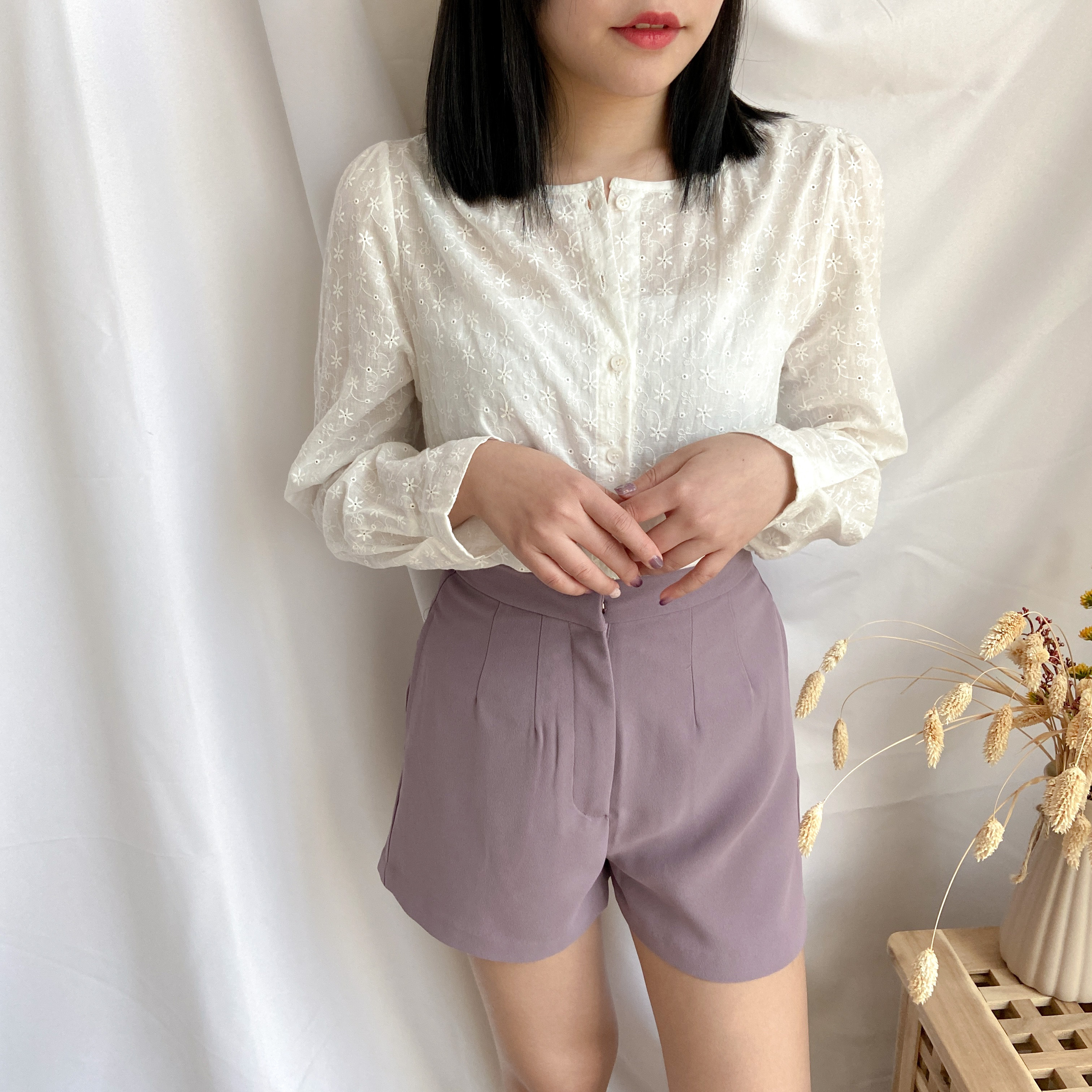 [REJECTED ITEM] Buttoned Embroidery Floral Crochet Long-Sleeve Blouse in White 白色绣花镂空排扣上衣