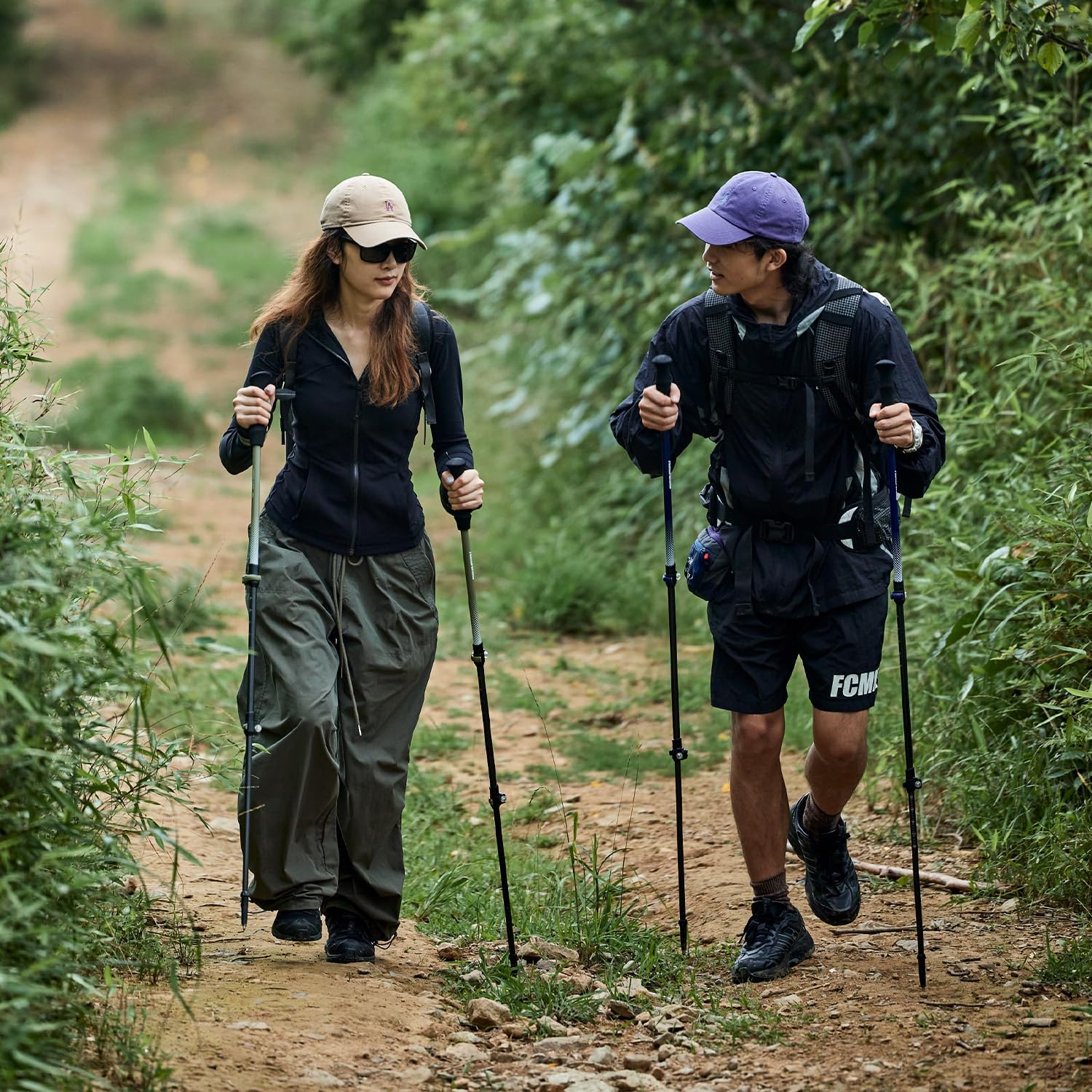 ネイチャーハイク　Light wind トレッキングポール 登山用ストック 61.5～135cm調整可能 260g 軽量7075アルミ製 2本セット