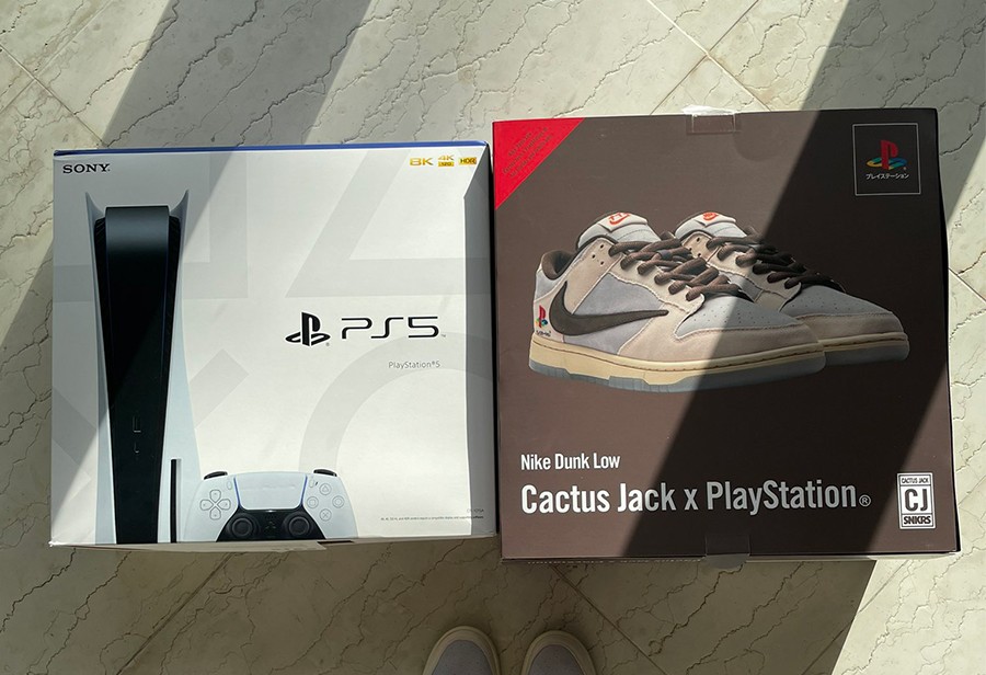 Travis Scott,PlayStation,Nike,  限量 24 双的亲友限定！网友晒出「反钩」PS x Dunk Low！我酸了！