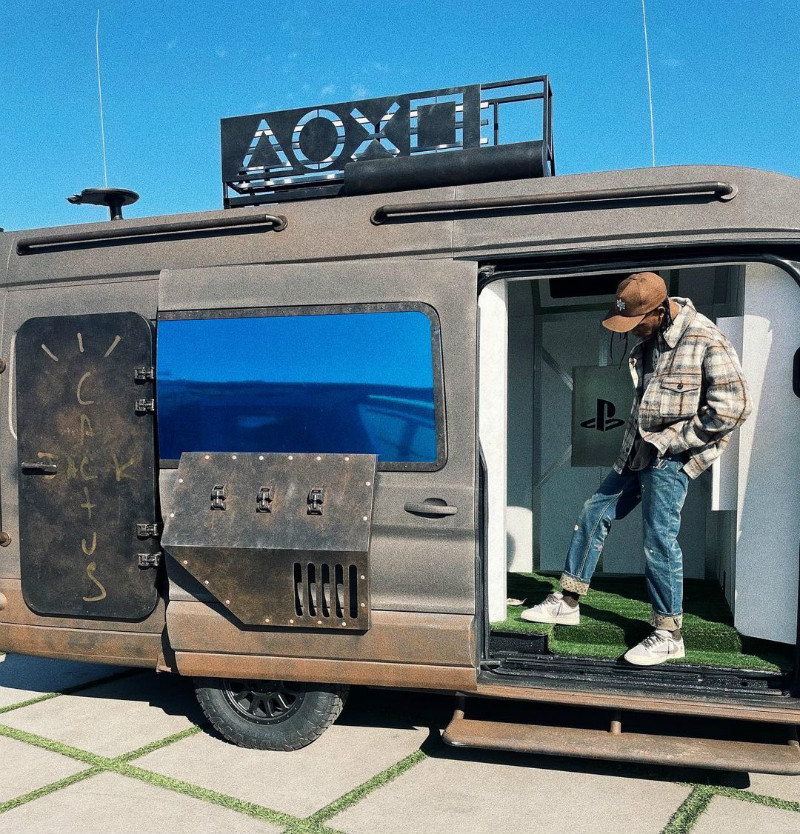 Travis Scott,PlayStation,Nike,  限量 24 双的亲友限定！网友晒出「反钩」PS x Dunk Low！我酸了！