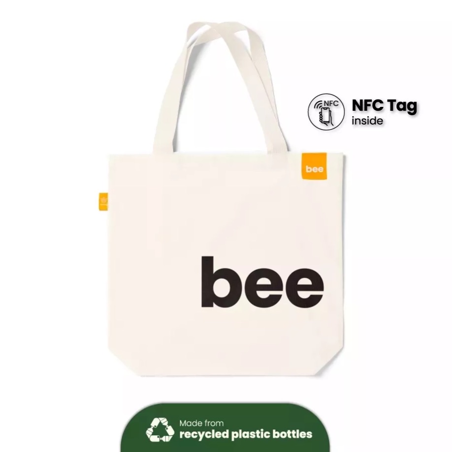 Classic bee, Eco Tote Bag, Sustainable Materials, Youth Fashion, Modern Tote Bags, Recycled Material, Recycled Polyester, RPET, Smart Reusable Bags, Track Impact, Rewards, Sustainability, NFC Tag, Sustainable Packaging, Eco Bag, Customizable Tote