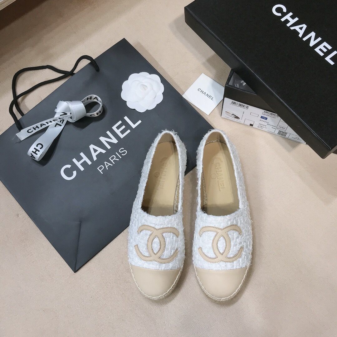 販売セール CHANEL 2022 エスパドリーユ CCロゴ ラムスキン ほぼ未使用