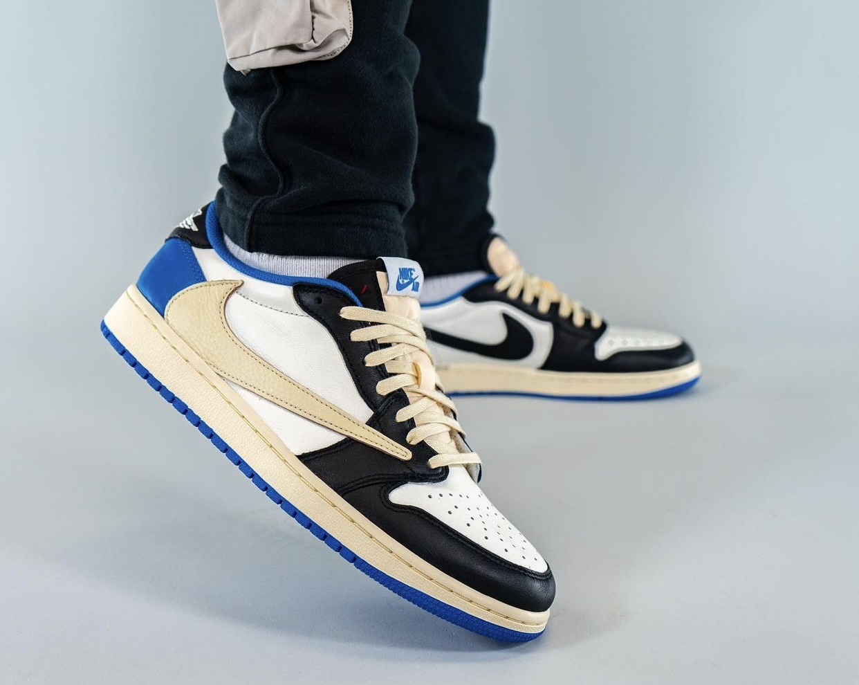 Nike,Travis Scott,fragment Des  低帮「闪电倒钩 AJ1」也要发售了！特殊鞋盒首次曝光！