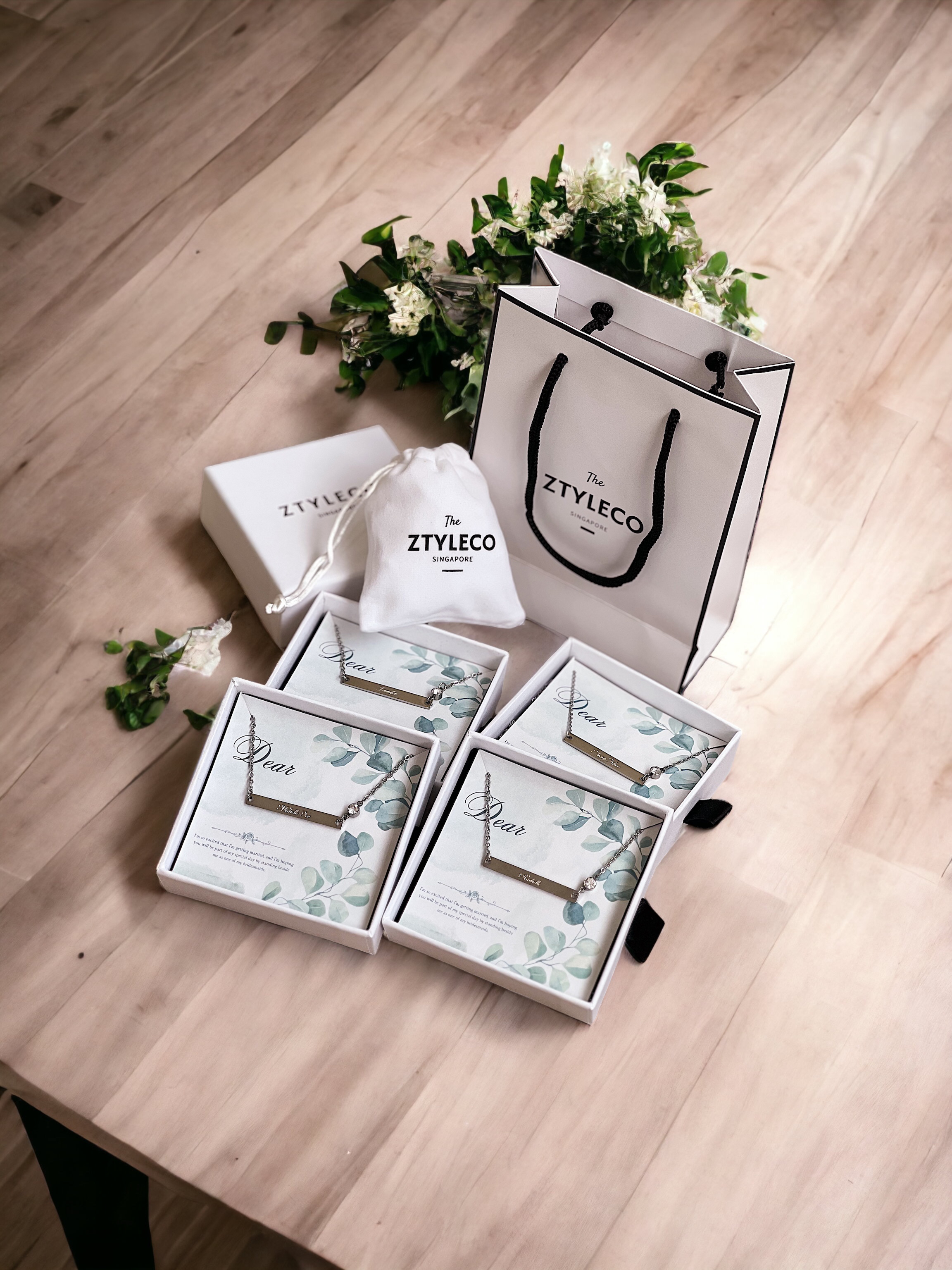 [4 - 6 Bridesmaids Package FREE 1 for Bride] : Horizontal Name Necklace/ Bracelet Package