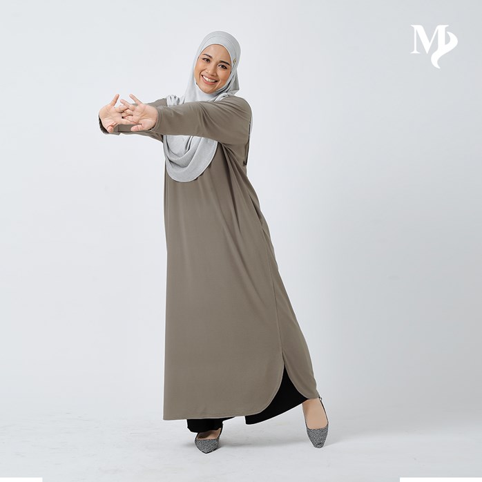 STELLA KAFTAN IN DARK EARTH