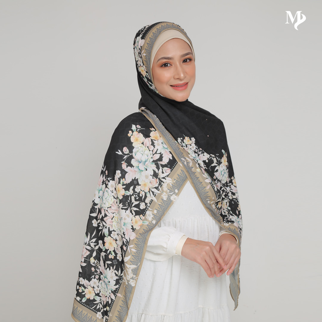 MYZURA IN BLOOMING BLACK