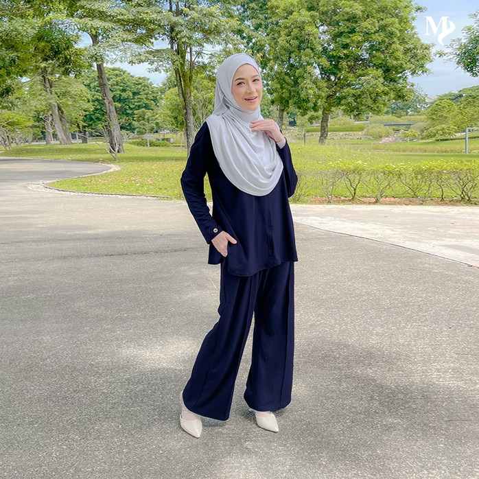 SELEYSA SUIT IN OXFORD BLUE