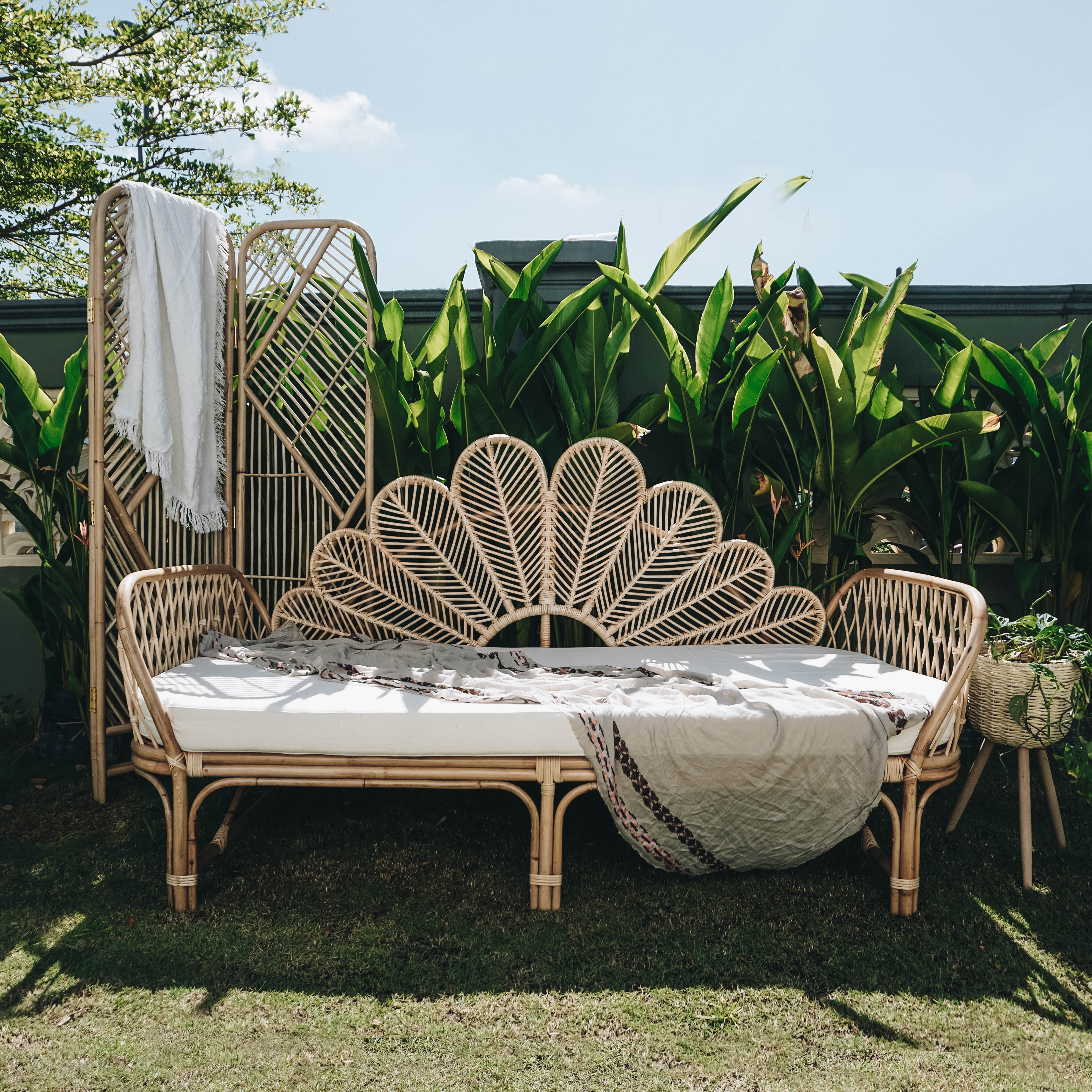 Freya Flower Rattan Daybed / Sofabed
