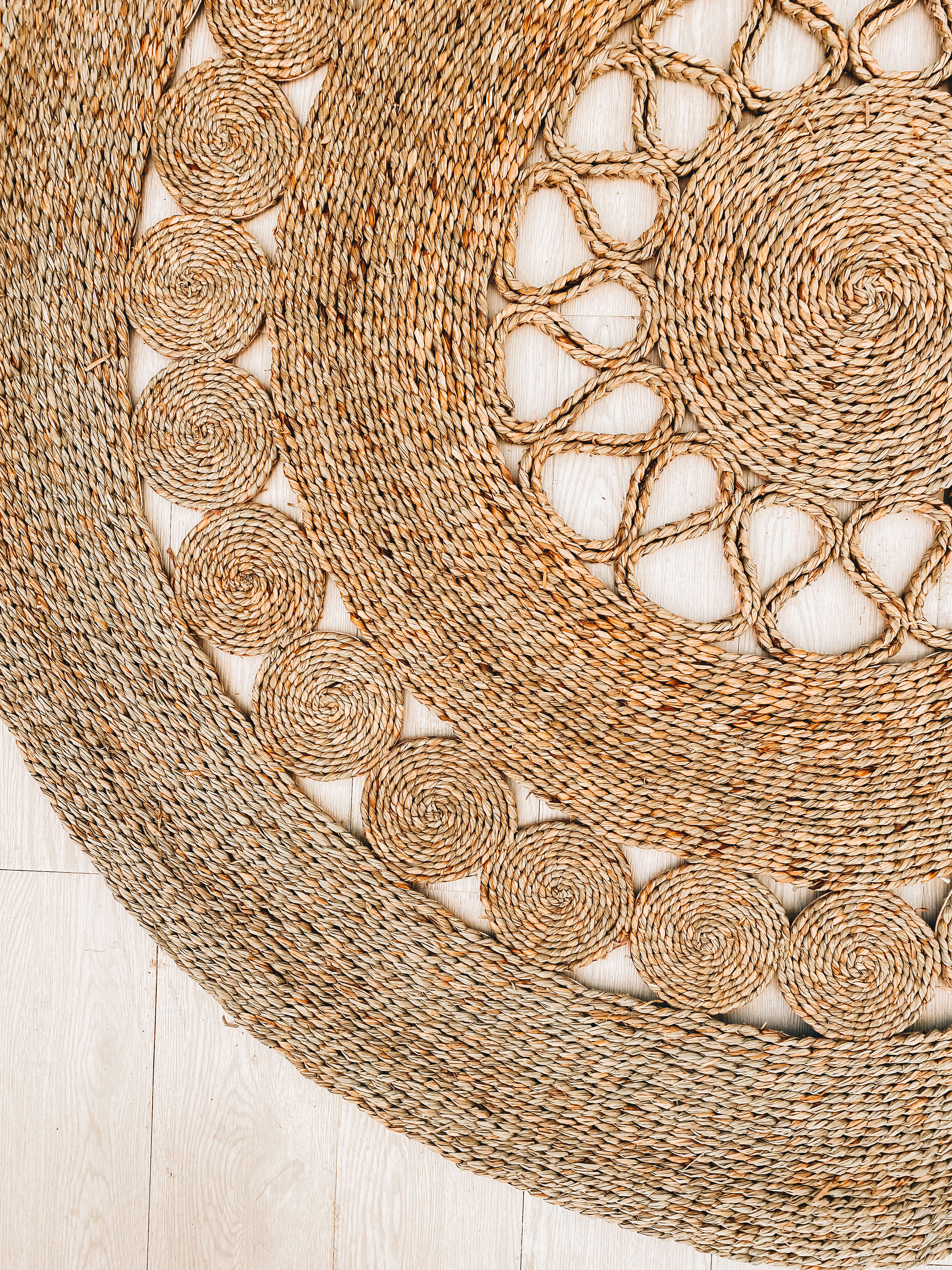 Round Motif Jute Rug