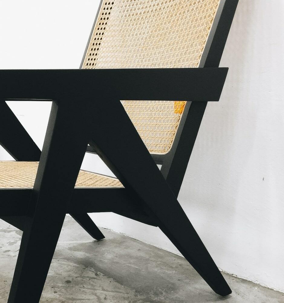 Black Adhwa Teak Lounge Chair