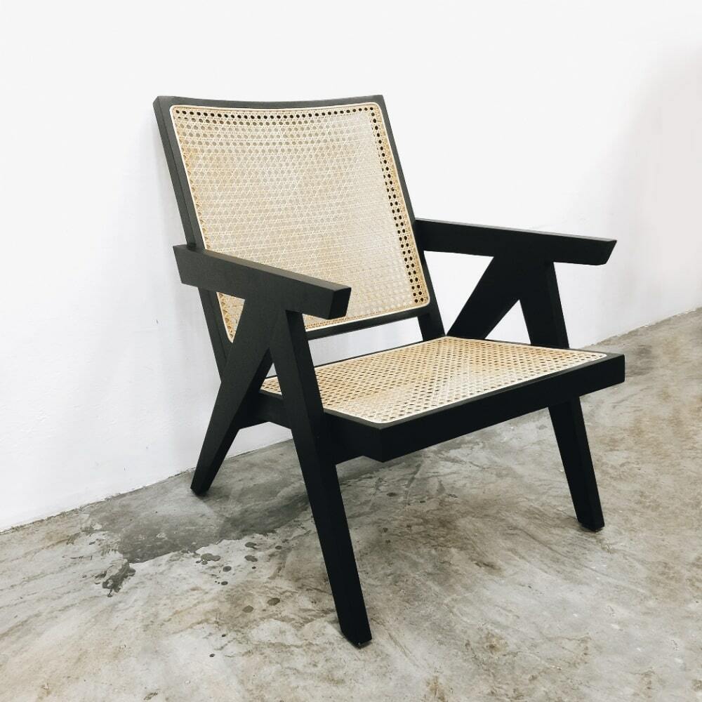Black Adhwa Teak Lounge Chair