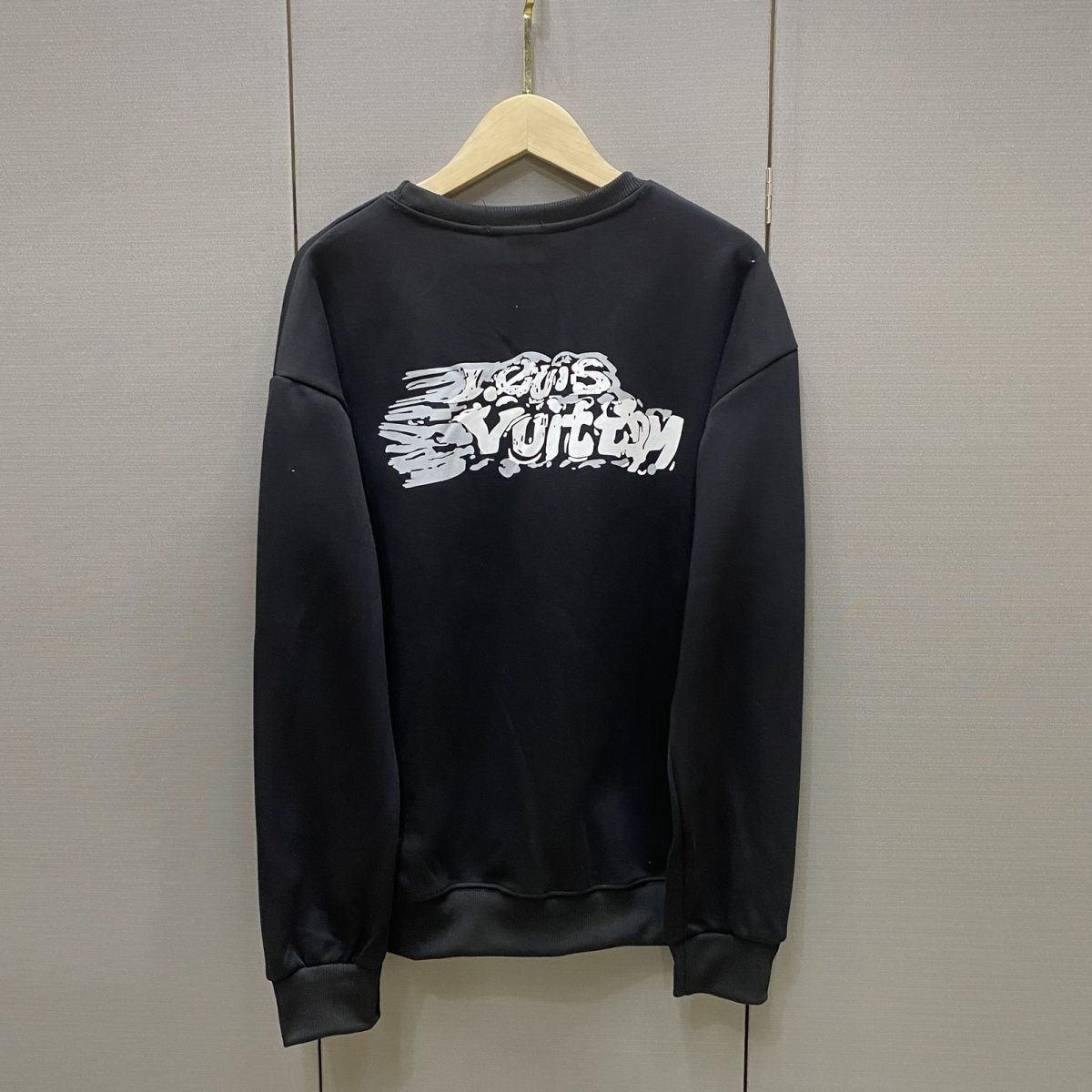 LOUIS VUITTON  パーカー ブランド　ルイ・ヴィトン ロゴ カジュアル　おしゃれ　男女兼用