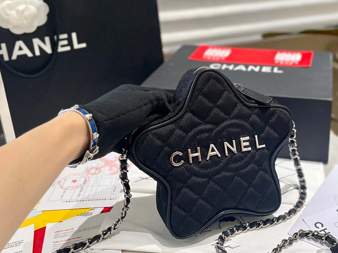 Chanel☆(最新で即完売)大人気ココマークMessagerBag