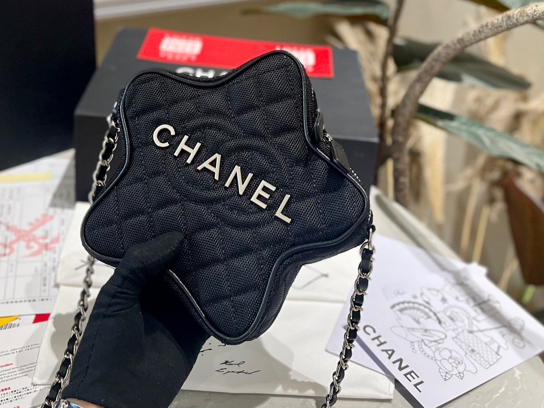 Chanel☆(最新で即完売)大人気ココマークMessagerBag