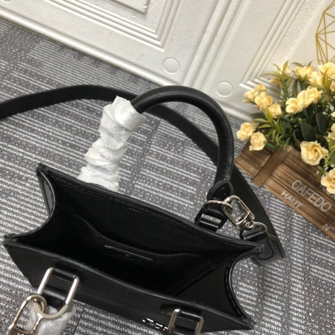 LOUIS VUITTON ルイヴィトン ショルダーバッグ & クロスボディバッグ M69441